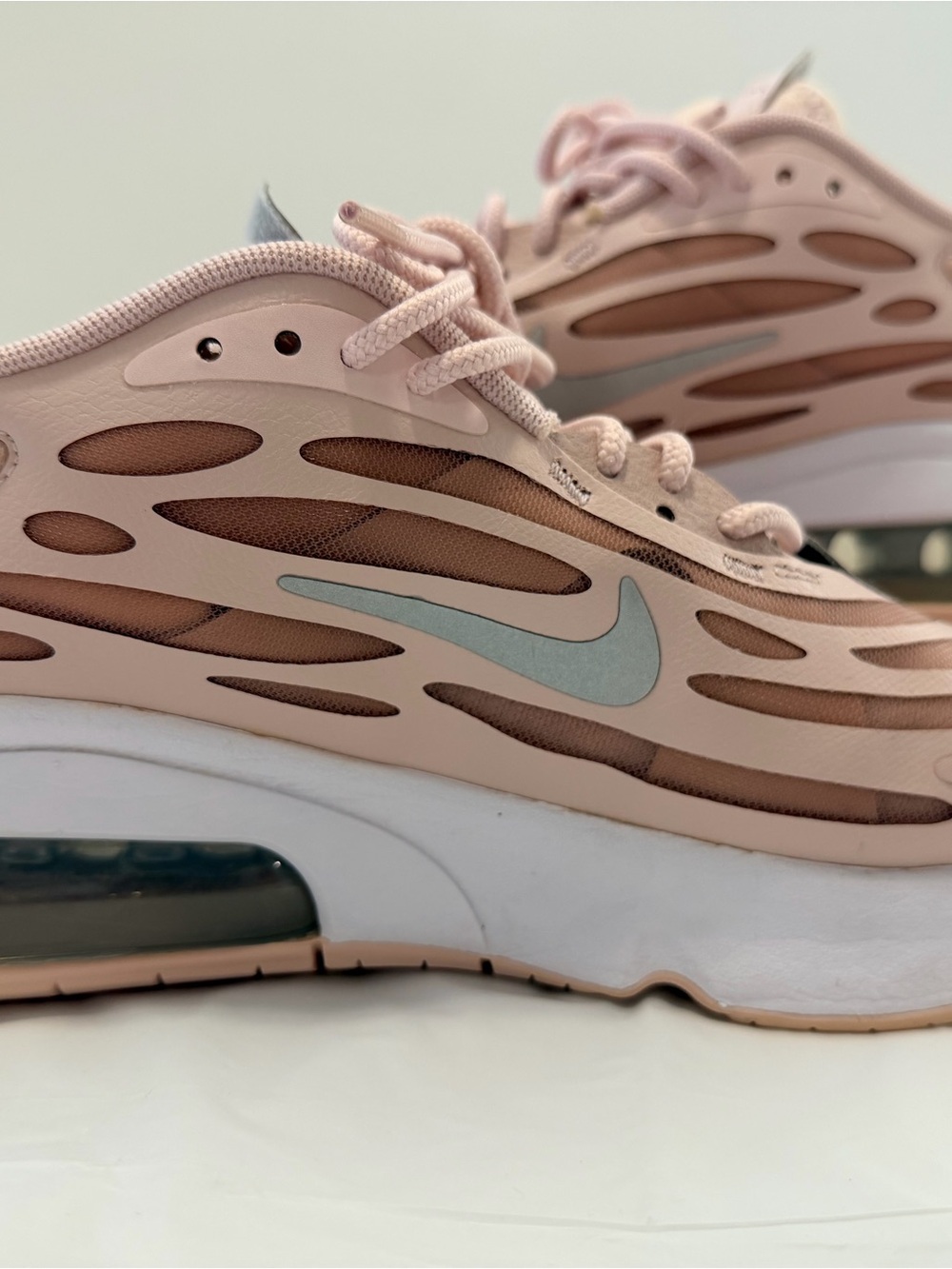 Nike Air Max Exosense Low Top Lace-Up Mesh Sneakers Pink/White Woman size 10